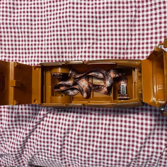 Tow Mater Popcorn Holder Disneyland - Picture 5 of 8